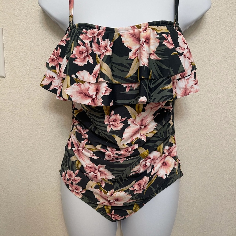 Kona Sol one piece ruffled swimsuit. NWOT.